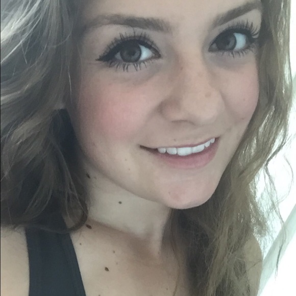 Meet your Posher, Gina - Picture 1 of 1