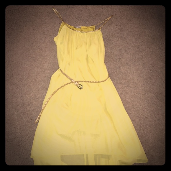 Flowy yellow dress with belt - Picture 1 of 2