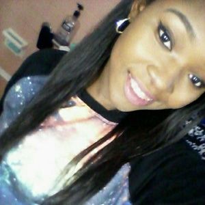 Meet your Posher, Nella