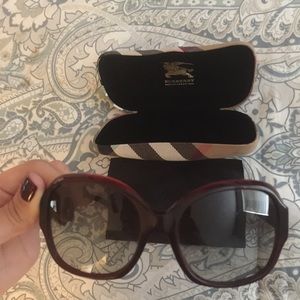 Burberry sunnies!