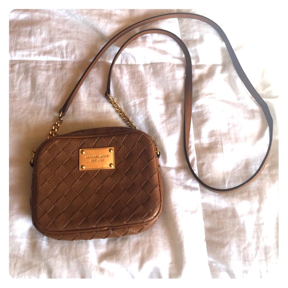 Michael Kors Handbags - Final price🚫Tan jet set Michael kors cross body