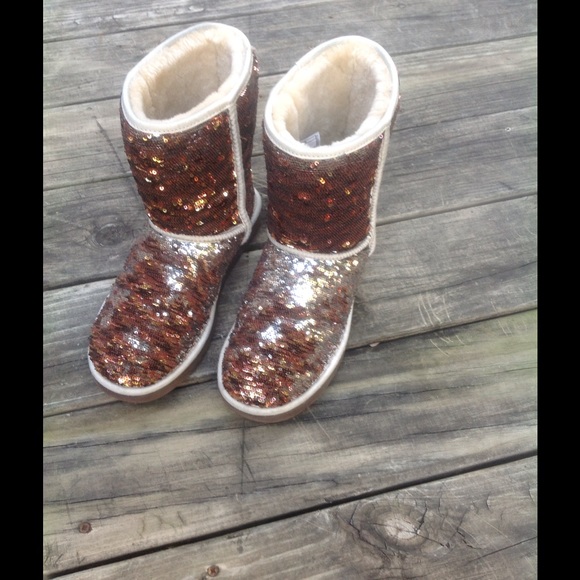 UGG boots! LOWEST PRICE:)