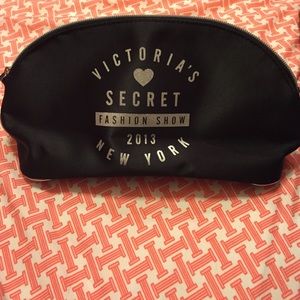 NWOT VS makeup bag