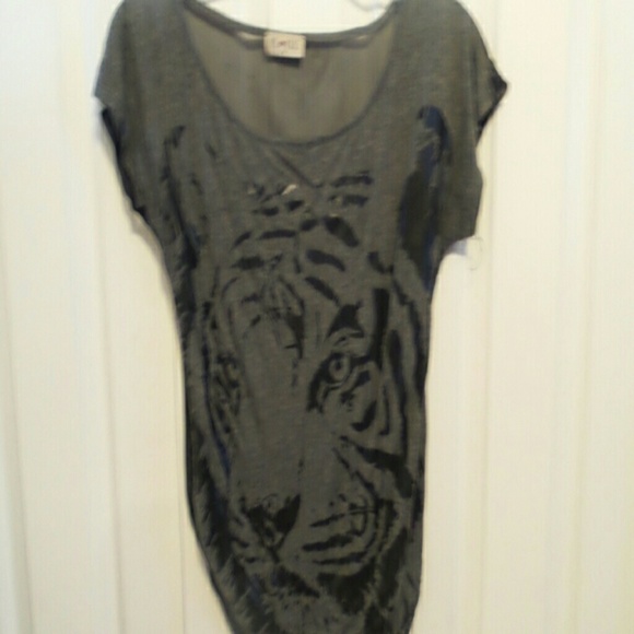 Beautiful shirt with tiger detail