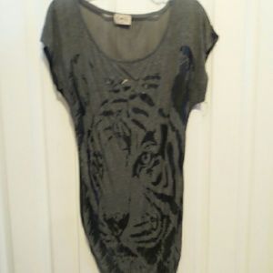 Beautiful shirt with tiger detail