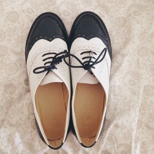 Two-tone Black & White Oxford Shoe Flats
