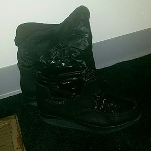 SNOW BOOTS