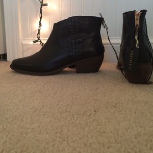 NWT F21 black booties