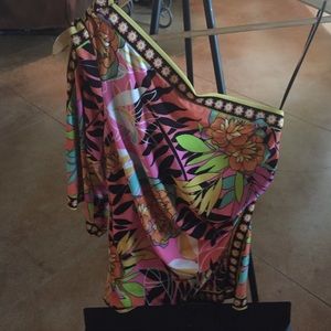 One shoulder cache top