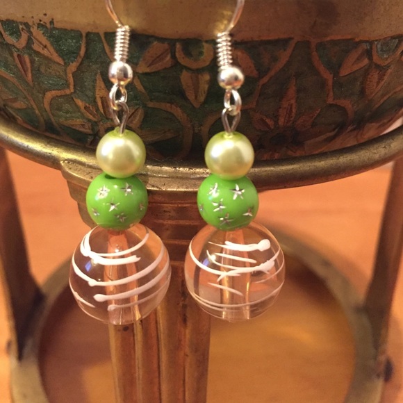 Green and light pink earrings - Picture 2 of 2