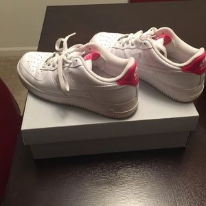 ON HOLD!! Nike Air Force 1 07' edition