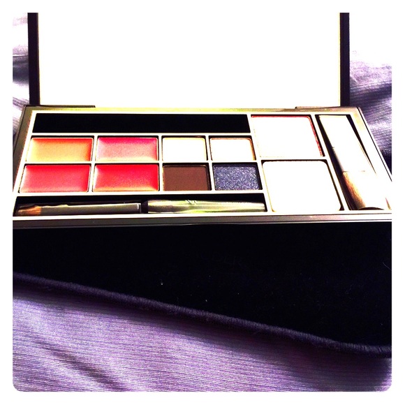 Estee Lauder makeup pallet