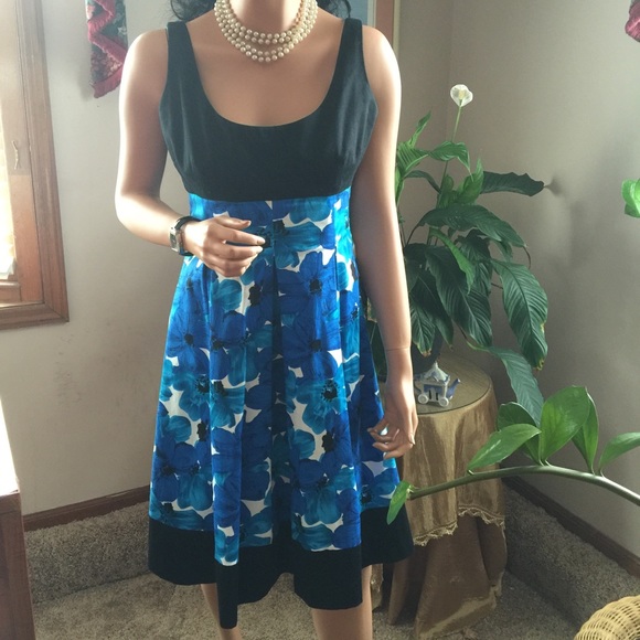 London Times Dresses & Skirts - Floral Print Dress