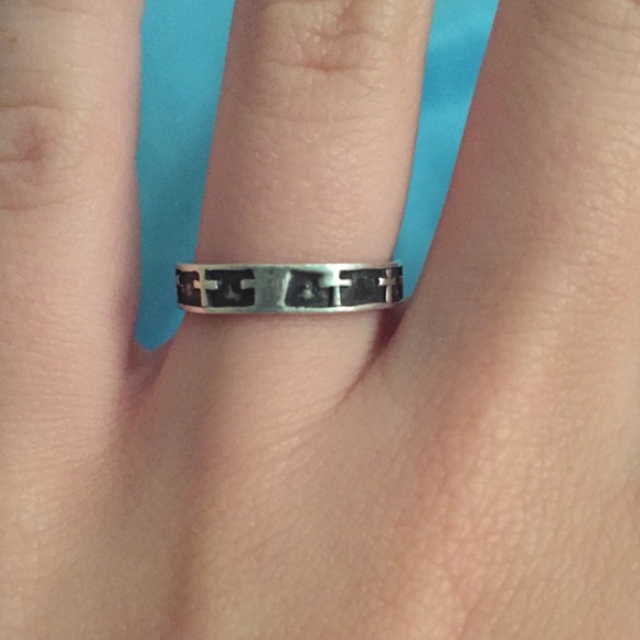black and silver cross ring - Picture 2 of 3