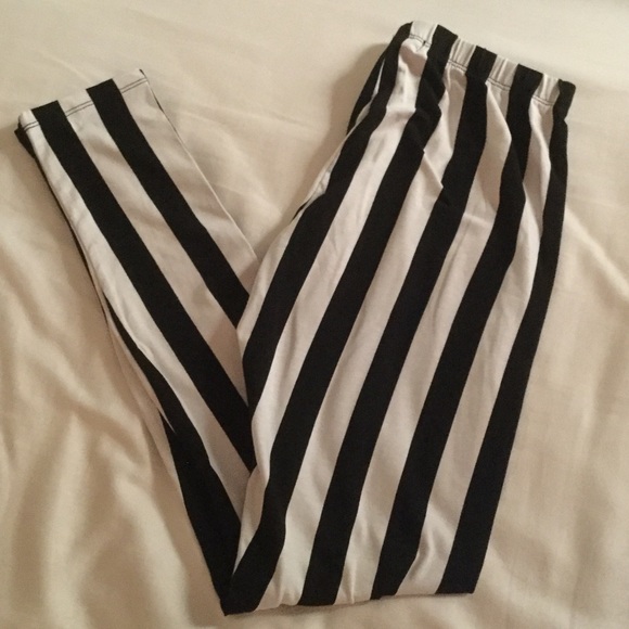 Black and white striped leggings