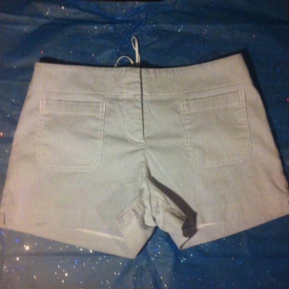 🌸EXPRESS blue and white high waisted shorts🌸