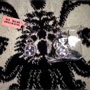‼️New‼️ Never been worn. Crystal Dangling Earrings