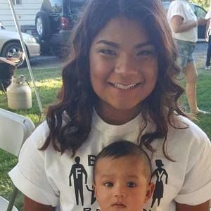 Meet your Posher, Idania