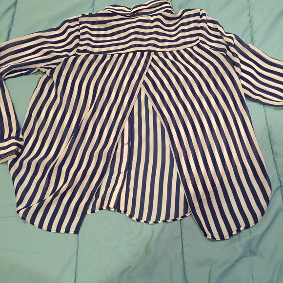 🔴Open-back polyester button down - Picture 4 of 4