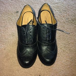 BLACK SMALL HEELED SHOES