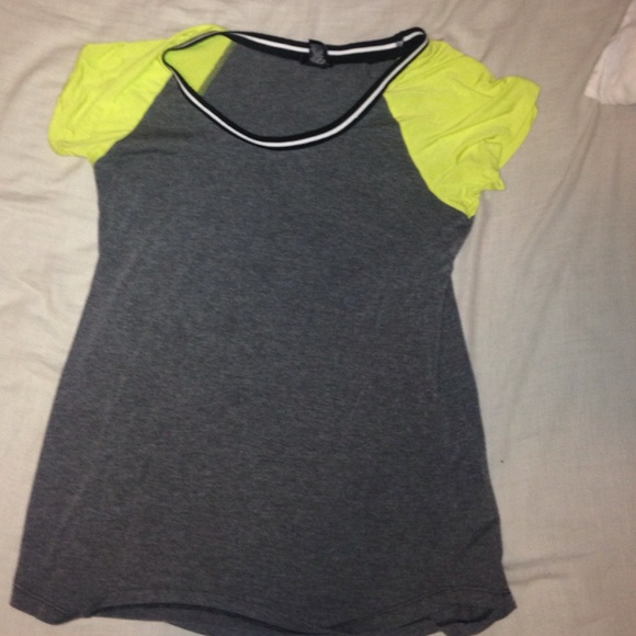 Rue21 t-shirt