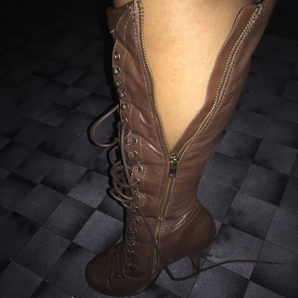 Beautiful high laced up leather boots !