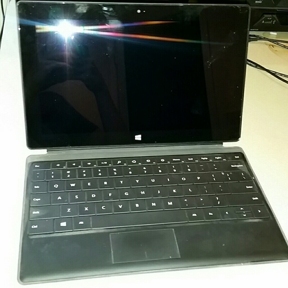 Windows Tablet WITH The Charger - Picture 1 of 3