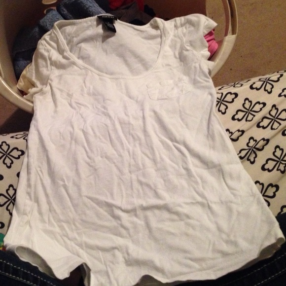 White t-shirt for girls.