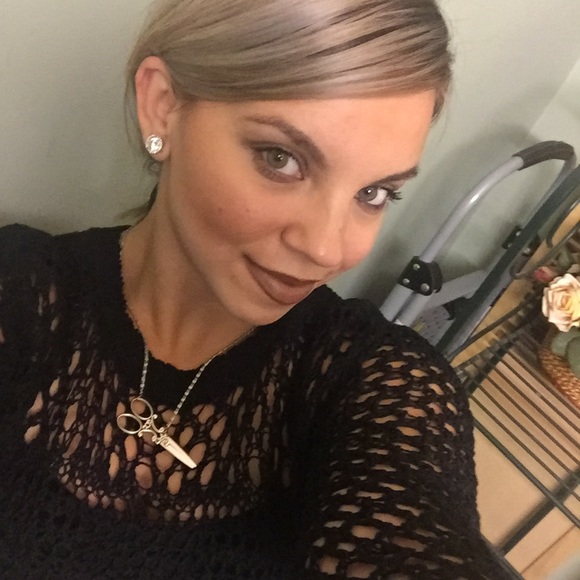 Meet your Posher, Cynthia