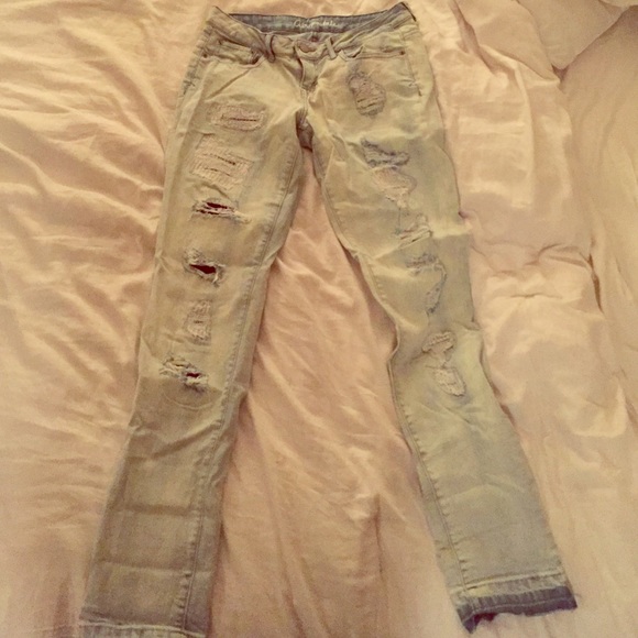 Distressed skinny jeans
