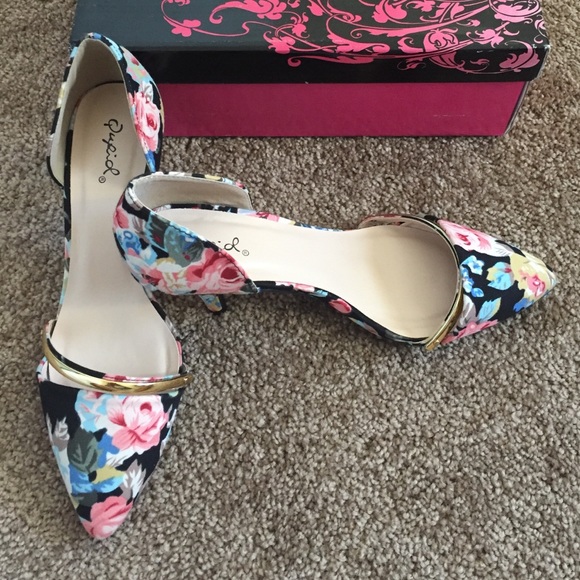 Qupid Shoes - Floral D'Orsey Heels