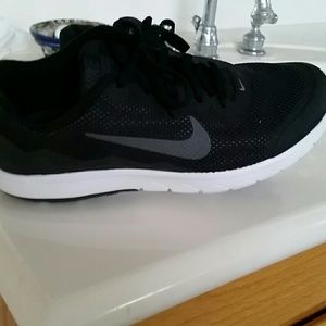 NIKE Flex Experience Run 4