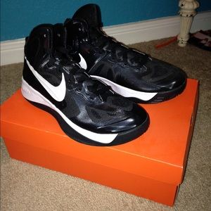 Size 9 Women's Nike Hyperfuse basketball shoes