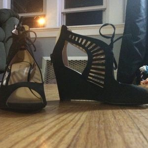 Mark & Maddux Black wedges