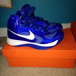 Blue Nike Women's Hyperfuse basketball shoes