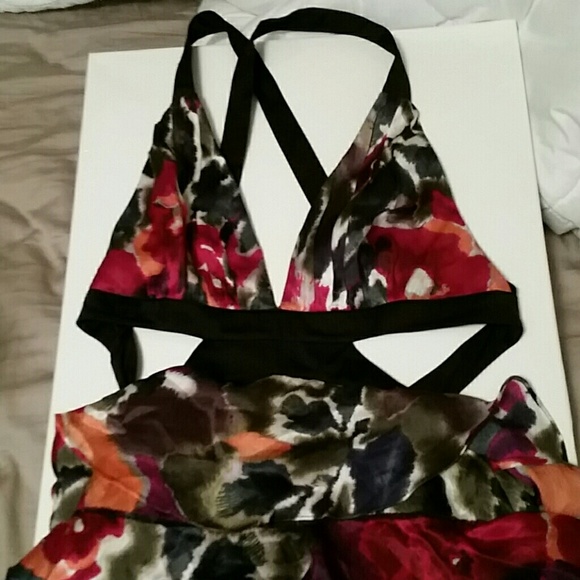 Backless, cutout, flowing dress - Picture 2 of 4