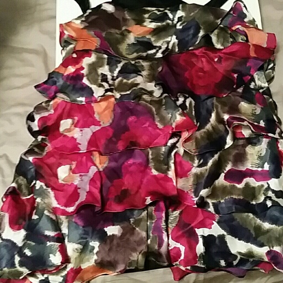 Backless, cutout, flowing dress - Picture 3 of 4