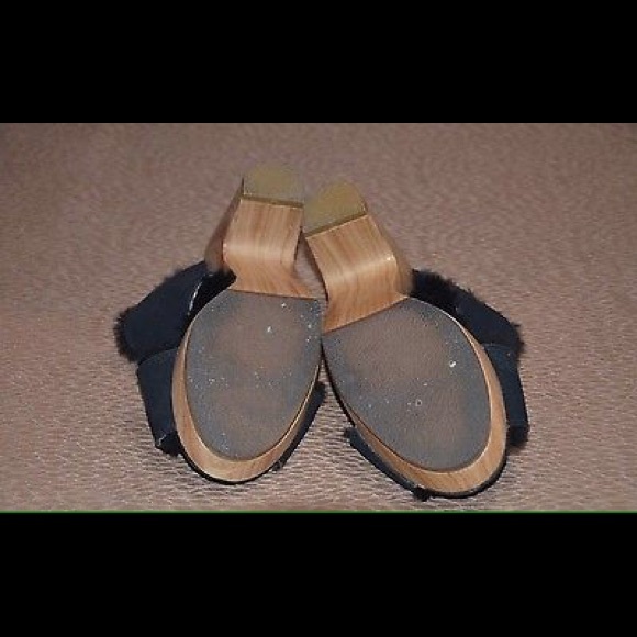 AUSSIE DOGS RUBY BLACK SHEEPSKIN SUEDE CLOGS - Picture 4 of 4