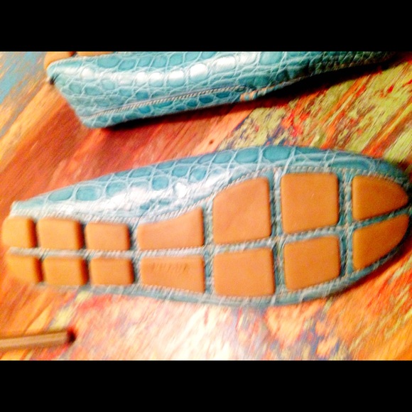 Beautiful Prada Loafers - Picture 4 of 4