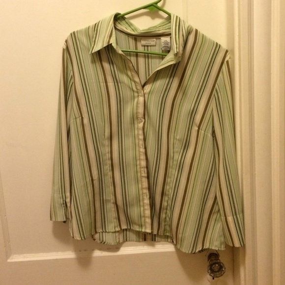 Lovely blouse, great for work!