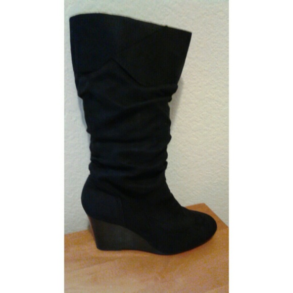 Shoes - 🍁Black Wedge Boots🍁