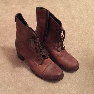 Steve Madden leather boot