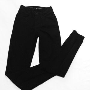 BLack Levi's high rise skinny jeans