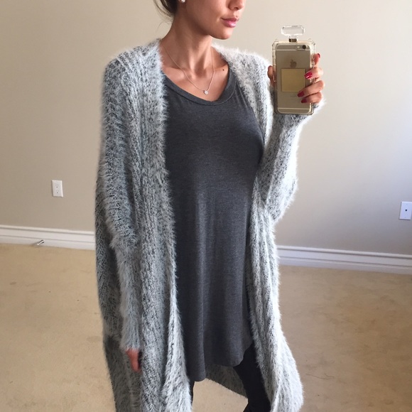 • SOLD • Charcoal Grey Scoop Neck Tee L - Picture 4 of 4