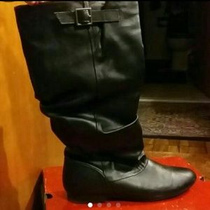 **offers welcomed**Black leather boots