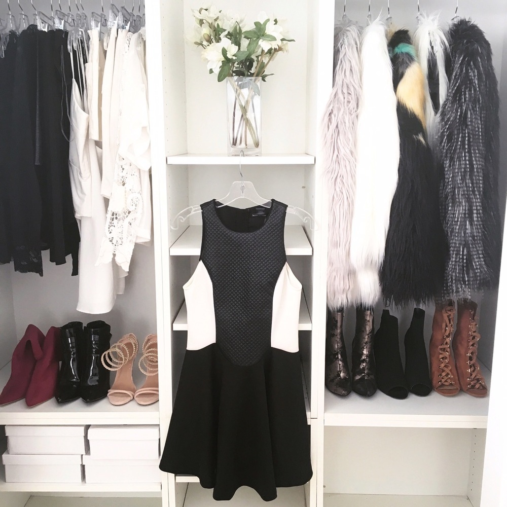 Black and White Textured Flared Dress - Picture 2 of 5