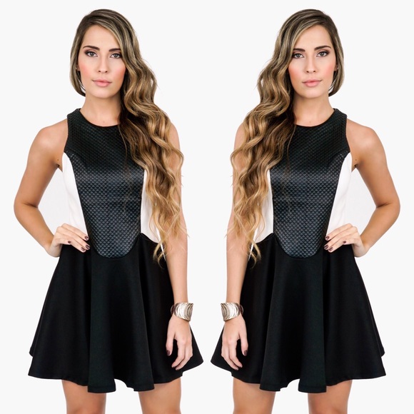 Black and White Textured Flared Dress - Picture 3 of 5