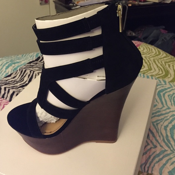 Black Wedges