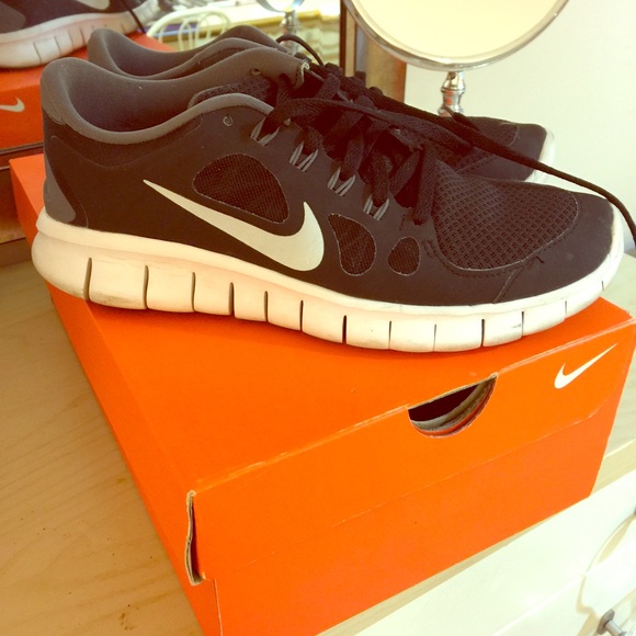 Nike Shoes - Nike Free Run 5.0 black and white