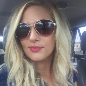 Meet your Posher, Alexandra